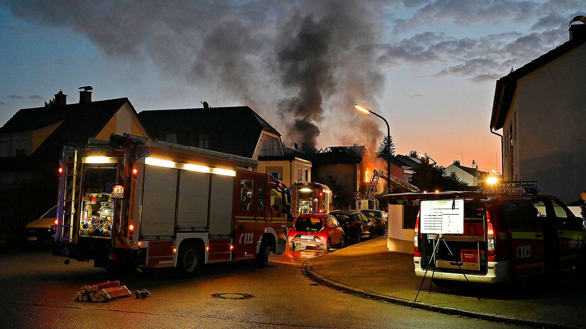 Brand in München - Großeinsatz von Polizei und Feuerwehr