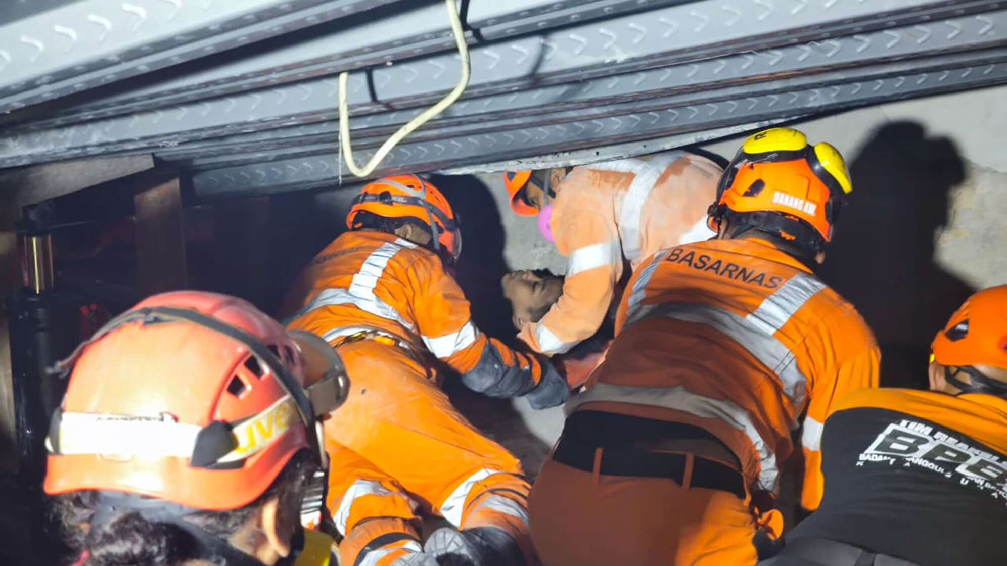 Internat in Indonesien eingestürzt