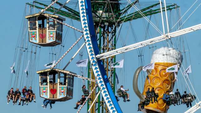 Wiesn-Endspurt: Festzelte dicht, Regen und Wind zum Finale