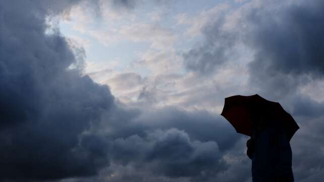 Sturmtief über Europa - An der Nordsee Sturmflut erwartet