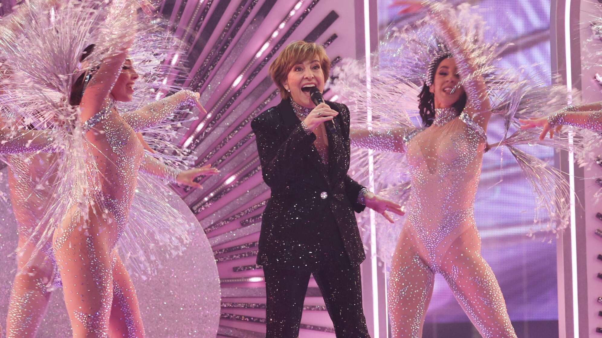 Paola als Gast beim Eurovision Song Contest Finale 2025