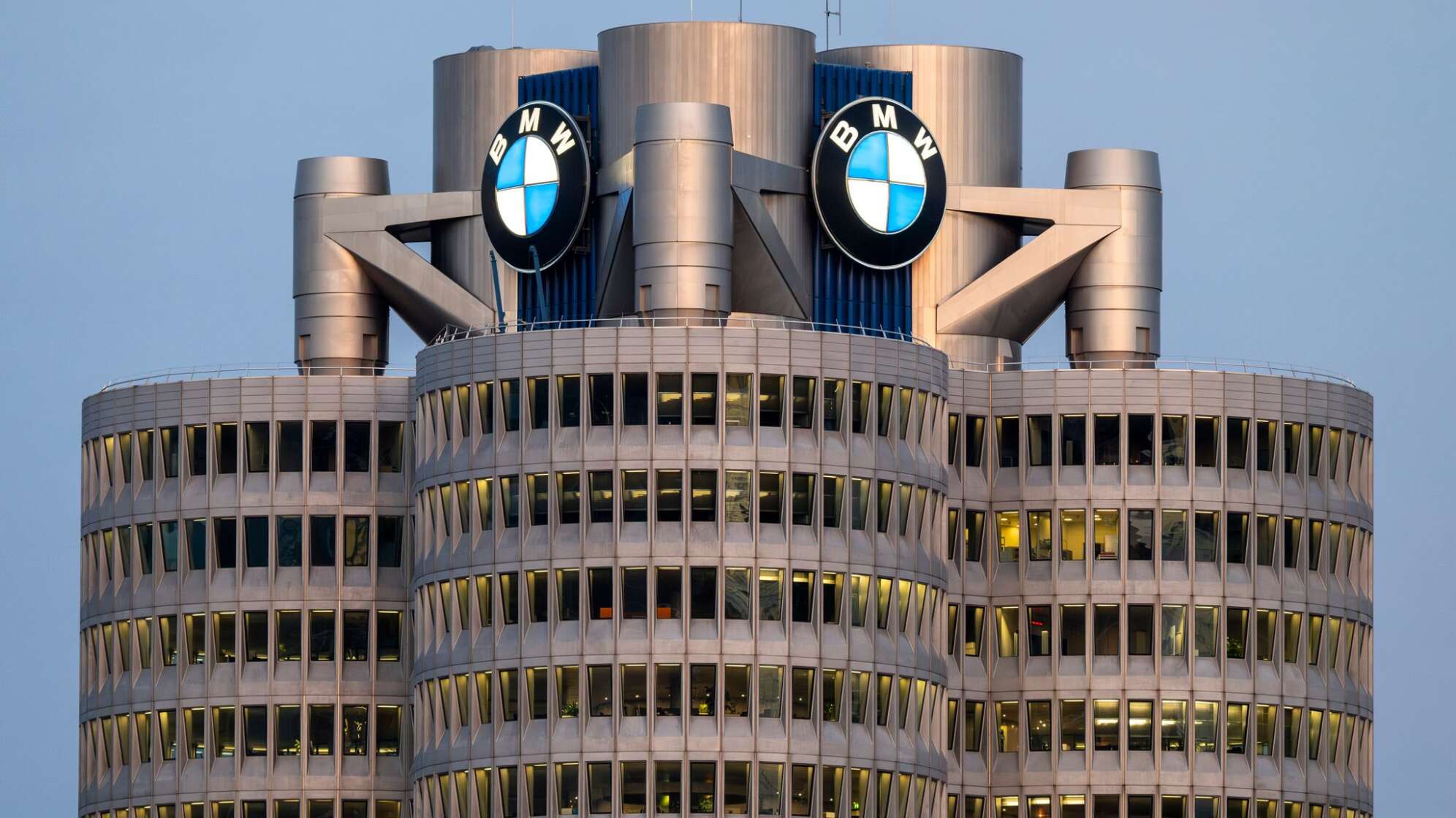BMW Konzernzentrale mit BMW Logo
