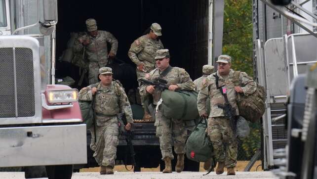 Soldaten der Nationalgarde aus Texas in Illinois angekommen