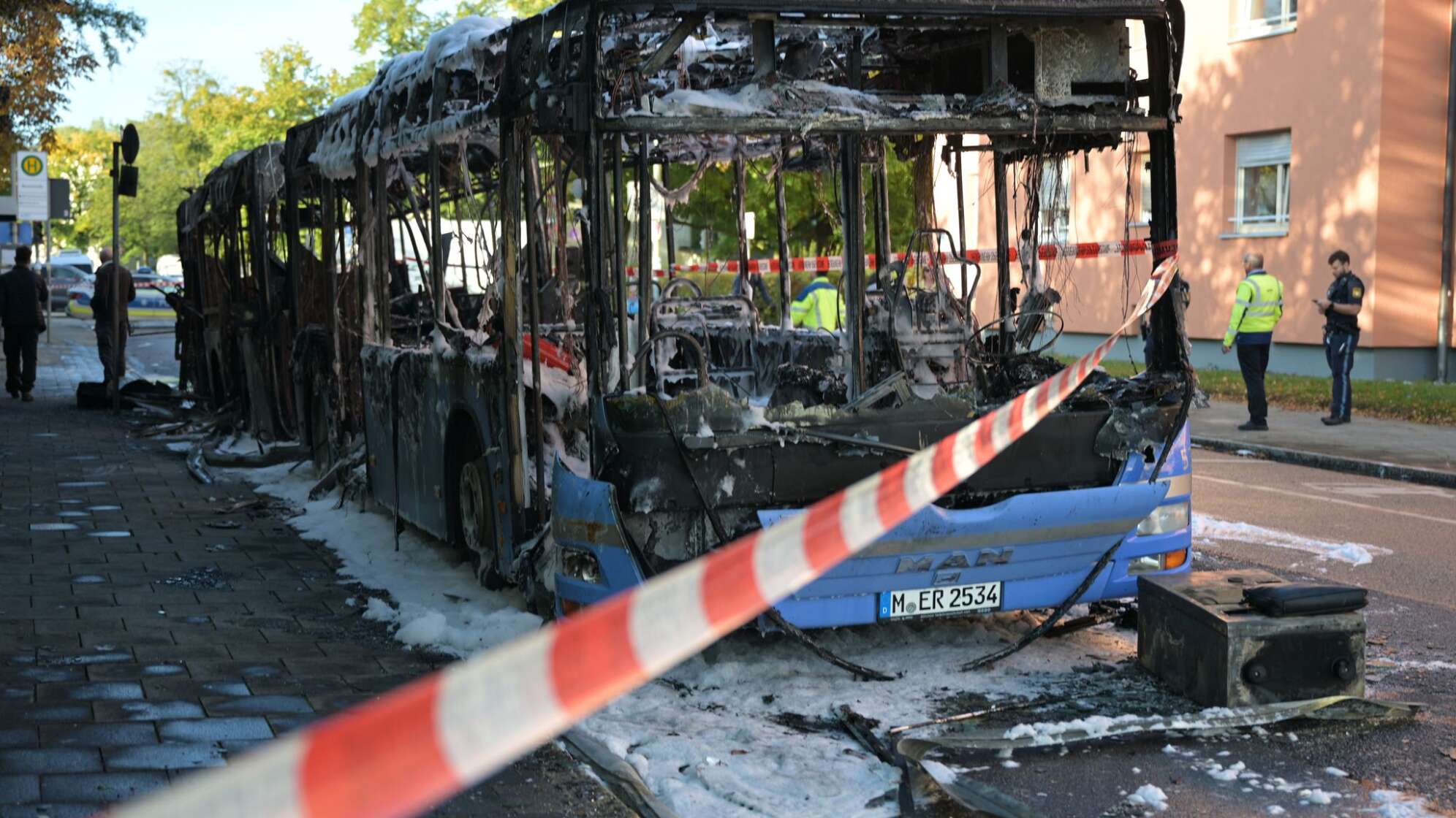 Linienbus in München-Laim ausgebrannt