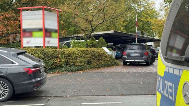 Polizei-Großeinsatz an Berufskolleg: Schülerin angegriffen
