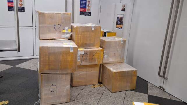 Paar will mit 600.000 Zigaretten durch den Zoll