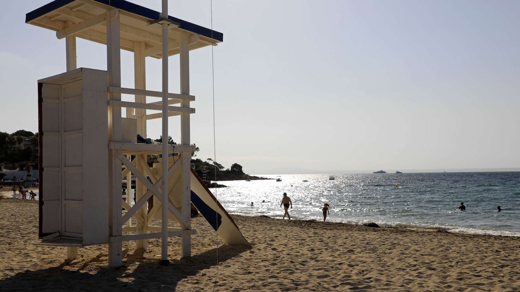 Ein Wachturm der Rettungsschwimmer auf Mallorca