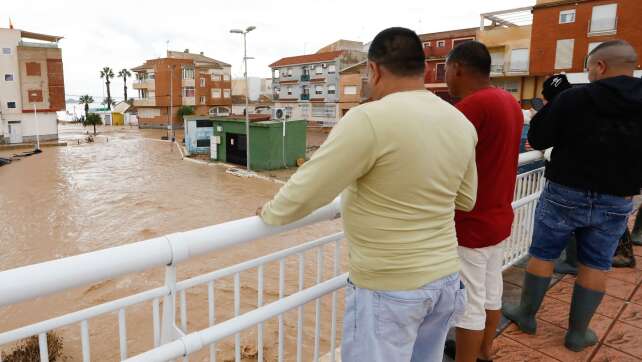 Überschwemmungen nach heftigen Regenfällen in Südostspanien