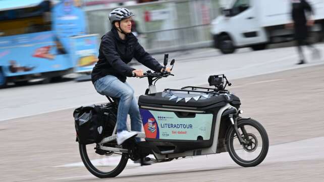 Der Buchbotschafter mit dem Lastenrad