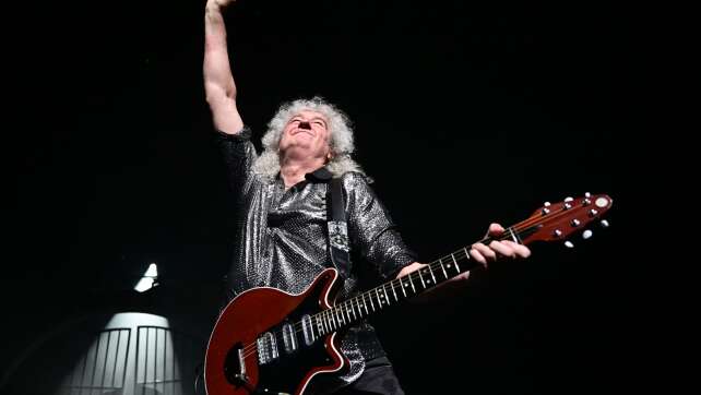 Plötzlich steht der Gitarrist von Queen auf der Bühne