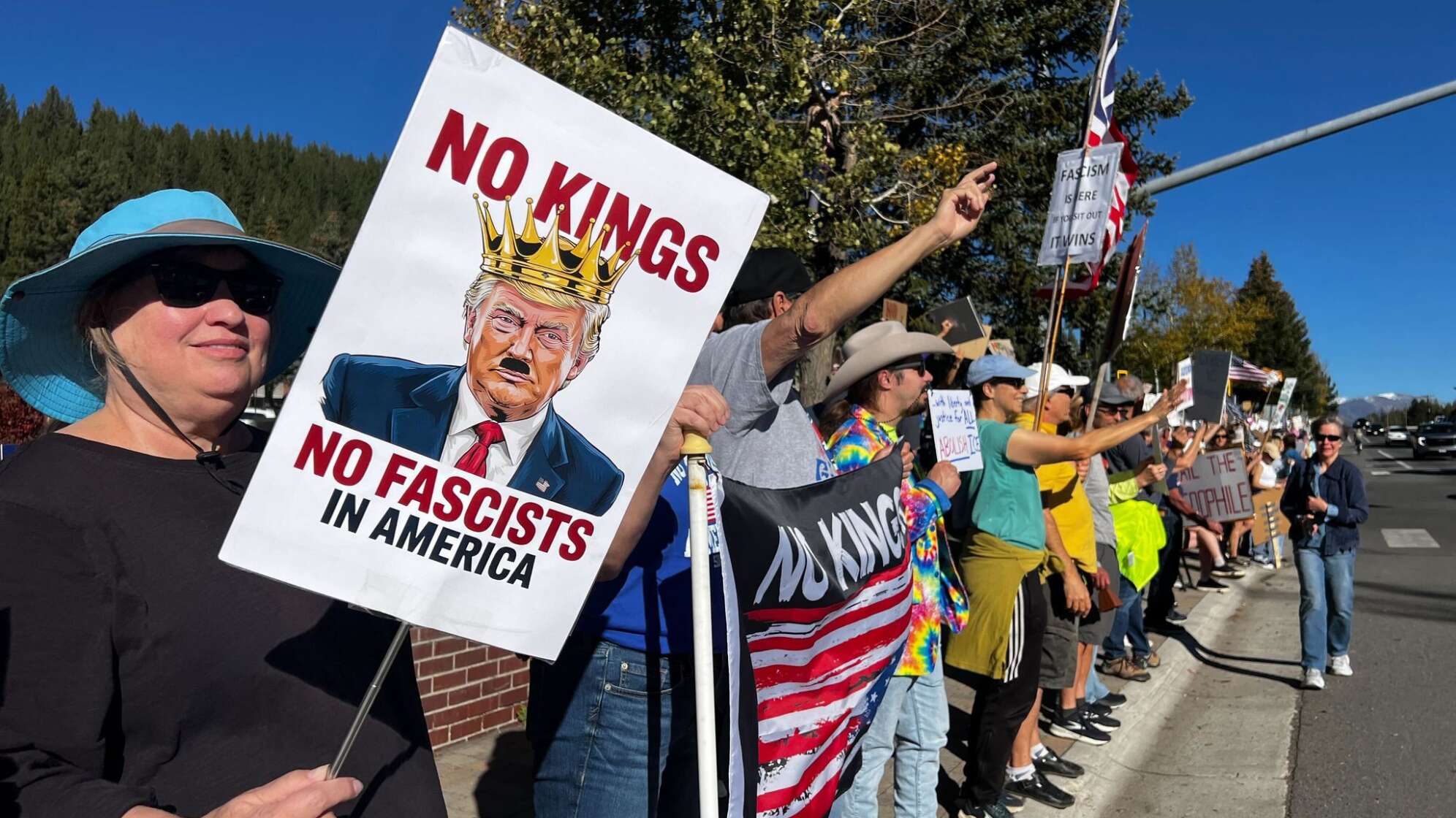 «No Kings» Demonstrationen - Truckee