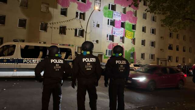 Polizeieinsatz wegen Räumung in Berlin: Pyrotechnik gezündet