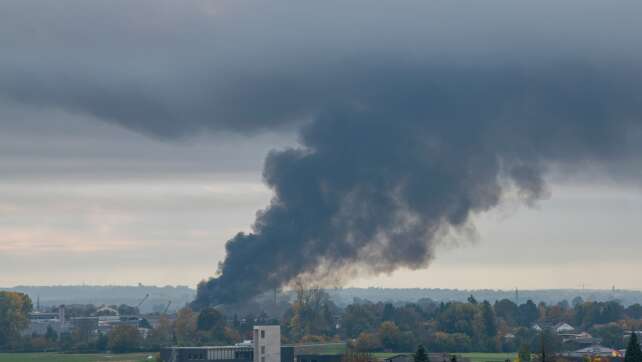 Sortieranlage in Brand – Verkehr im Umkreis gesperrt
