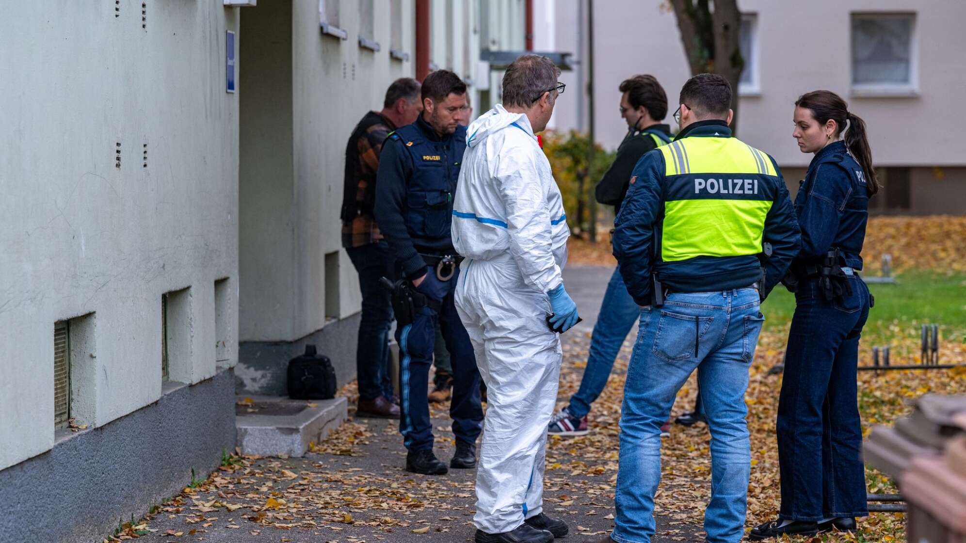 Polizei schießt nach Angriff von mit Messer bewaffnetem Mann