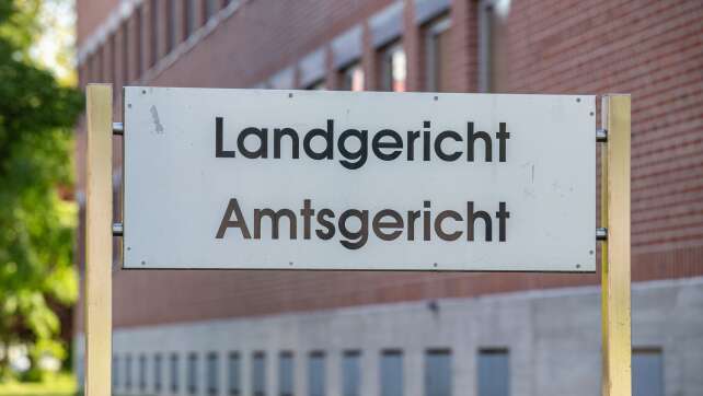 Mann soll Großmutter angezündet haben – Prozessbeginn