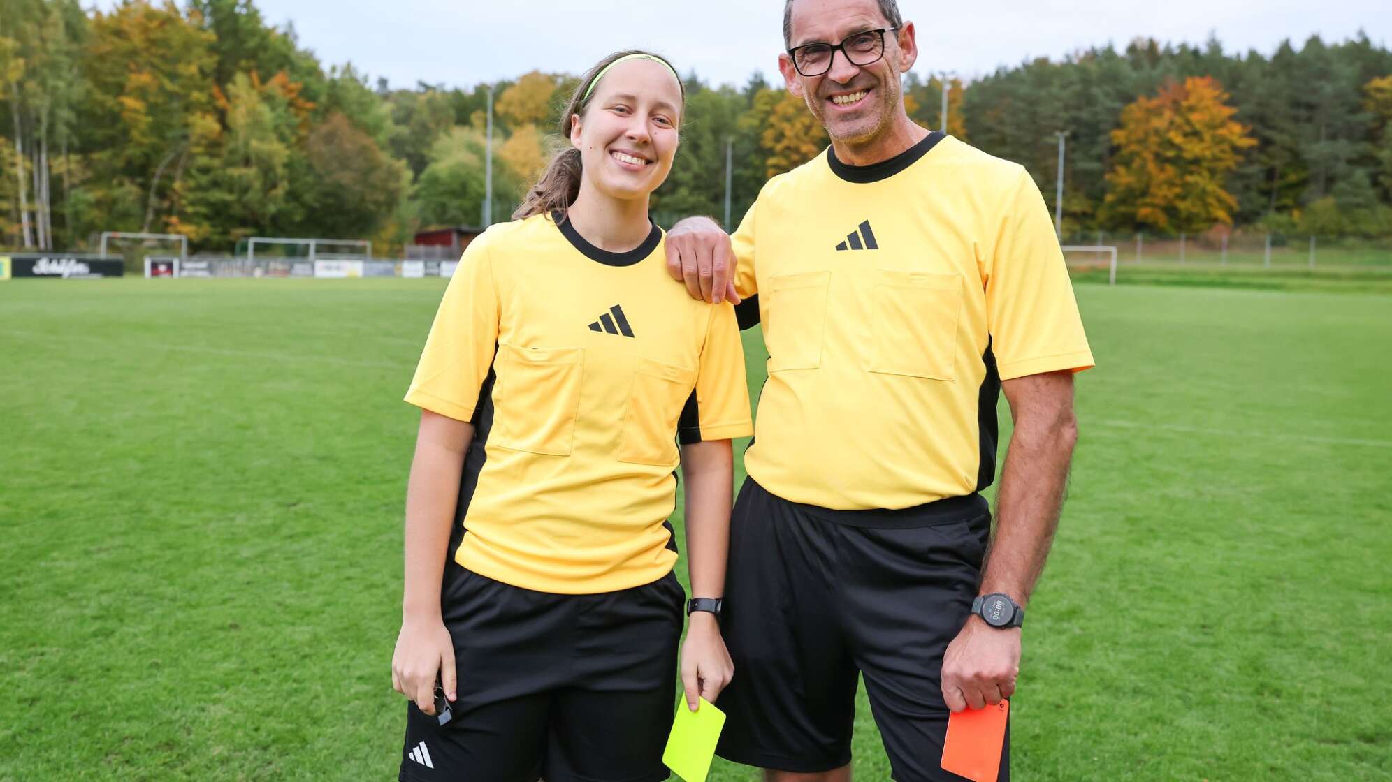 Außergewöhnliches Schiedsrichter-Duo: Tochter und Vater pfeifen