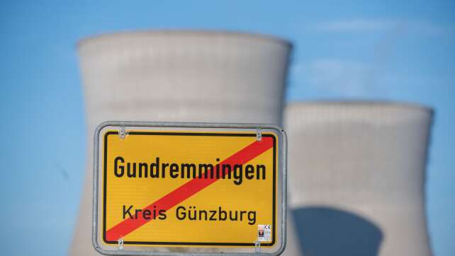 Sprengung der Kühltürme - 56.000 Tonnen Stahlbeton fallen