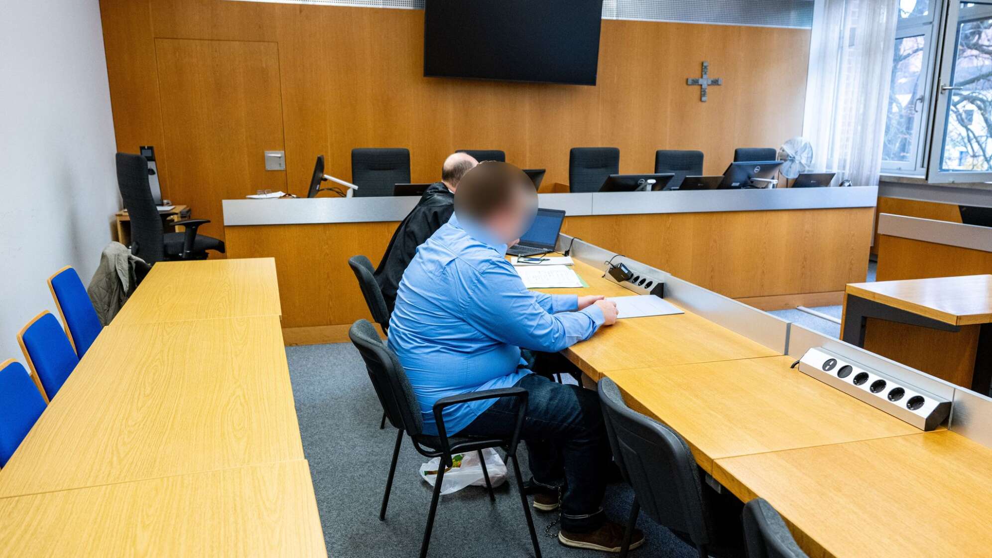 Mann soll Großmutter angezündet haben - Prozessbeginn