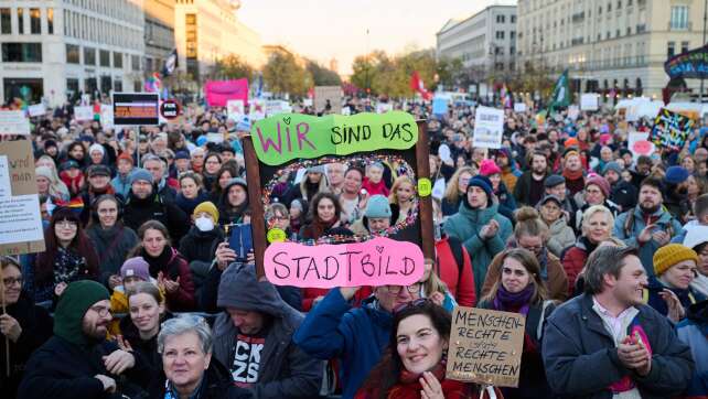 Töchter-Demos gegen Merz - Kanzler hält alles für geklärt
