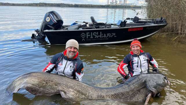 Angler in Polen fangen riesigen Wels