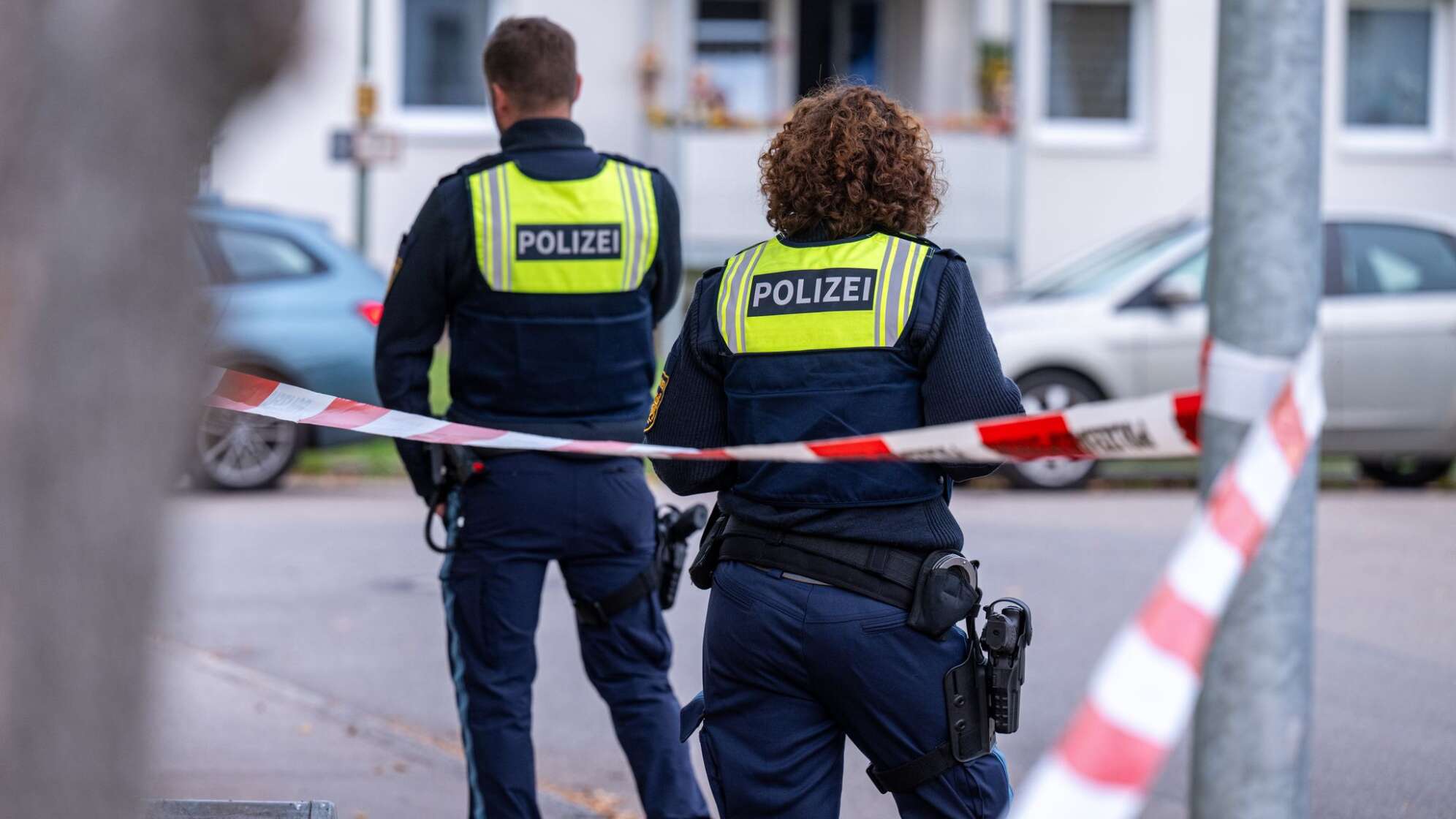 Polizei schießt nach Angriff von mit Messer bewaffnetem Mann