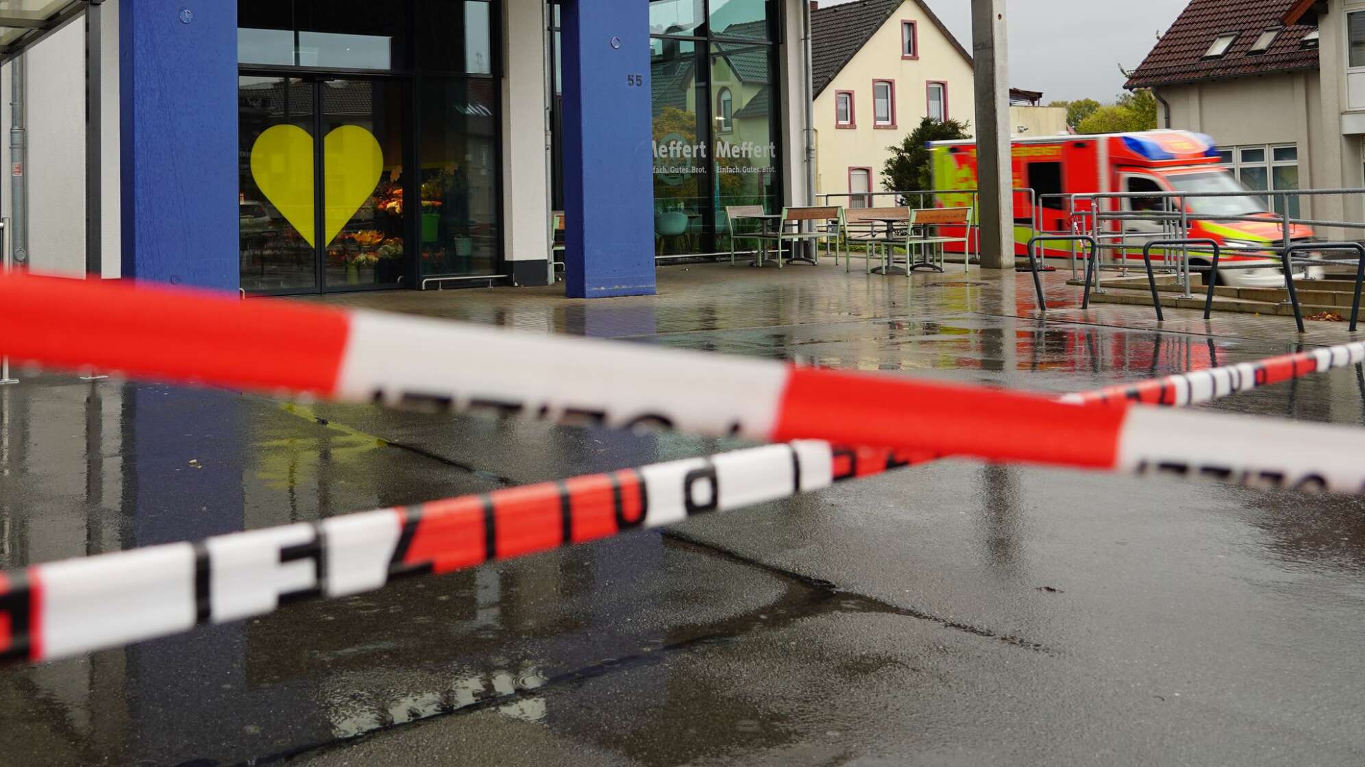 Jugendlicher in Supermarkt niedergestochen