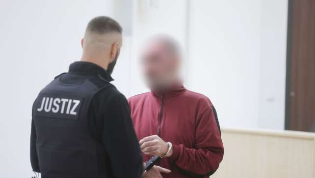 Ehefrau in Straßenbahn angezündet – Angeklagter bereut Tat