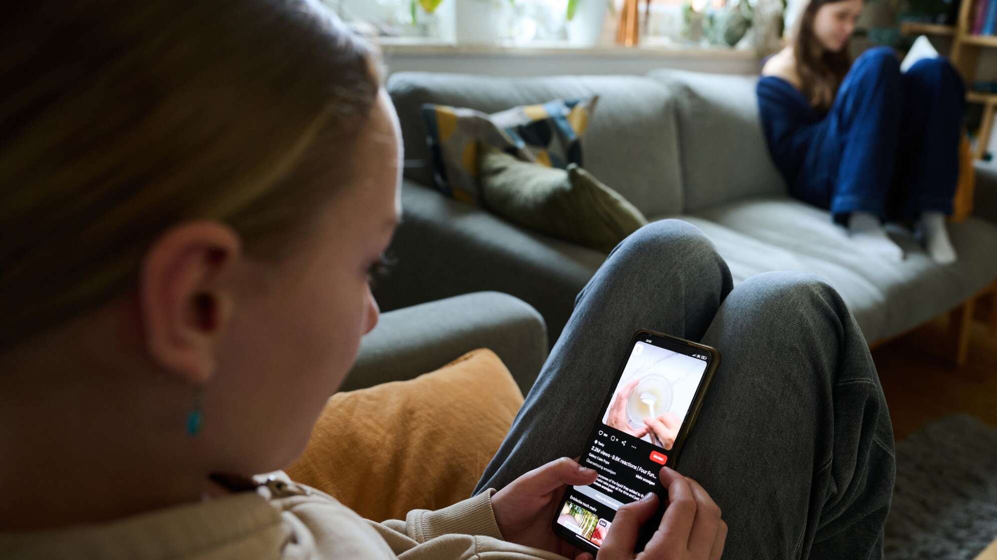 Symbolbild - Smartphone-Nutzung bei Kindern