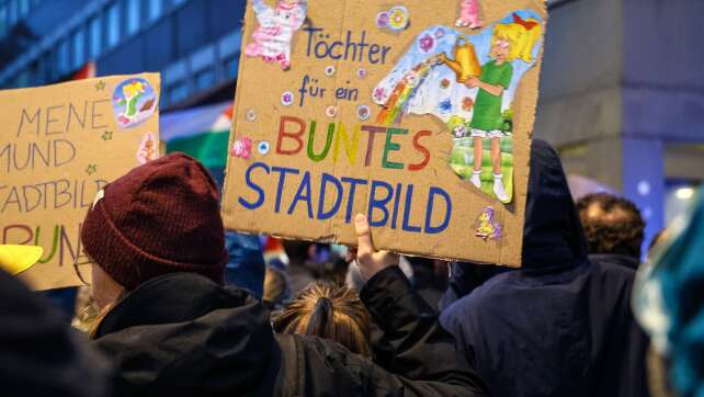 Umfrage: Mehrheit stimmt Merz' «Stadtbild»-Äußerungen zu