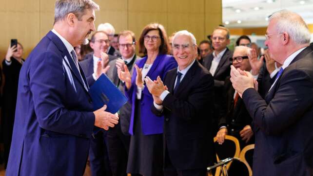 Feier unter Druck – Söder warnt CSU vor Angriff der AfD