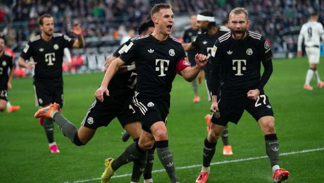 Bayern treffen spät zum Sieg nach großem Gladbacher Kampf