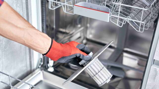 Spülmaschinen richtig reinigen: So verlängert ihr die Lebensdauer von eurem Gerät