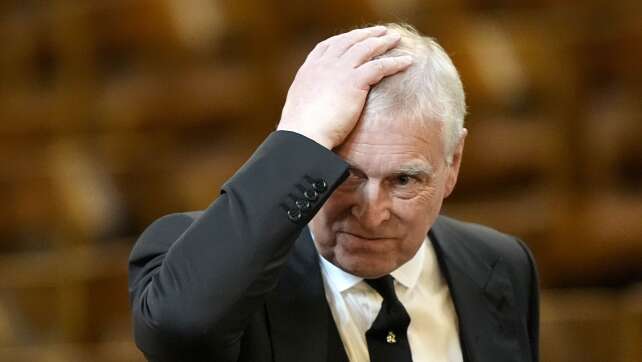 Der König greift durch: Prinz Andrew verliert seine Titel
