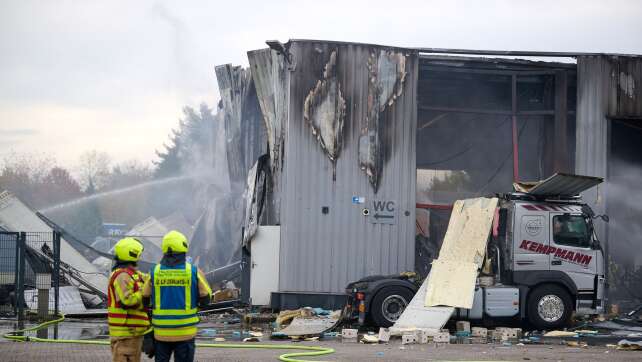 Explosion in Lkw-Werkstatt - zwei lebensgefährlich Verletzte