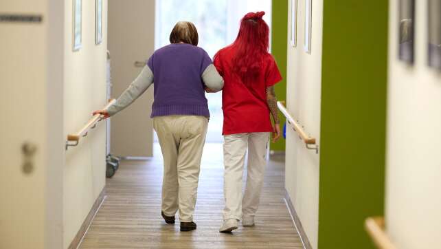 Verband: Pflegekräfte in Bayern werden besser bezahlt