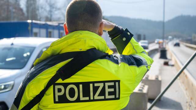 Trend setzt sich fort: Asylzahlen mehr als halbiert