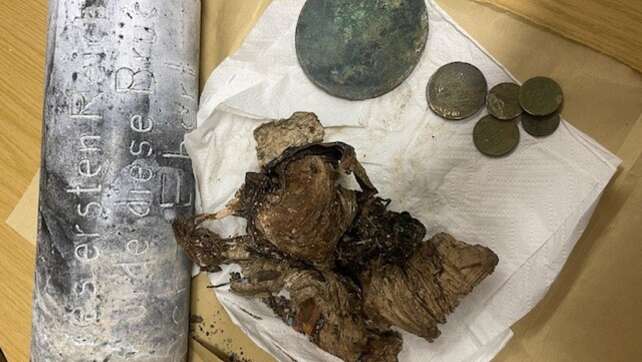 Bauarbeiter finden fast 100 Jahre alte Zeitkapsel