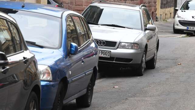Parken auf Gehwegen wird in Bayern oft toleriert