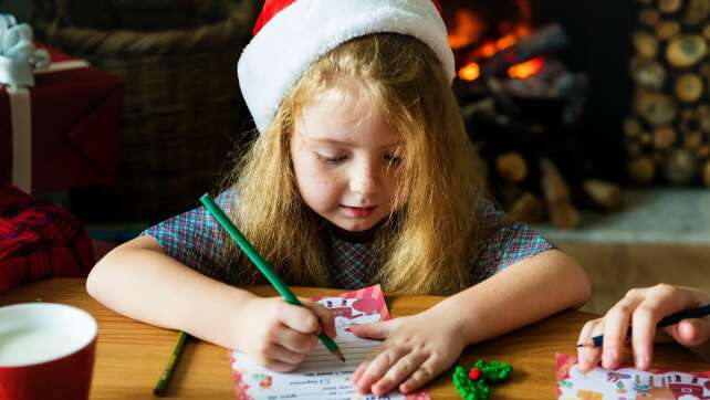 Wunschbaum-Aktionen in Bayern: So könnt ihr 2025 Weihnachtswünsche erfüllen und Menschen in Not eine Freude machen