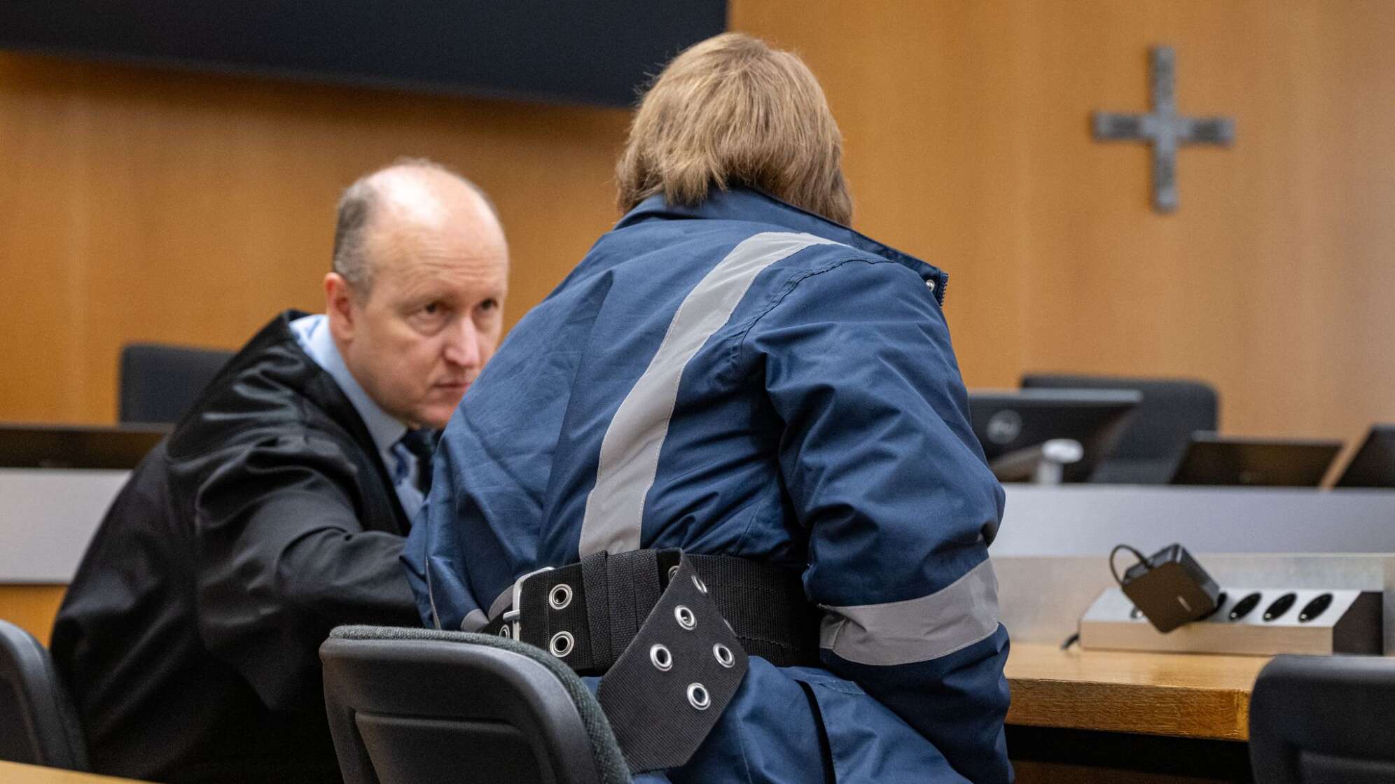 Prozessauftakt um Mordversuch an Pizzabotin