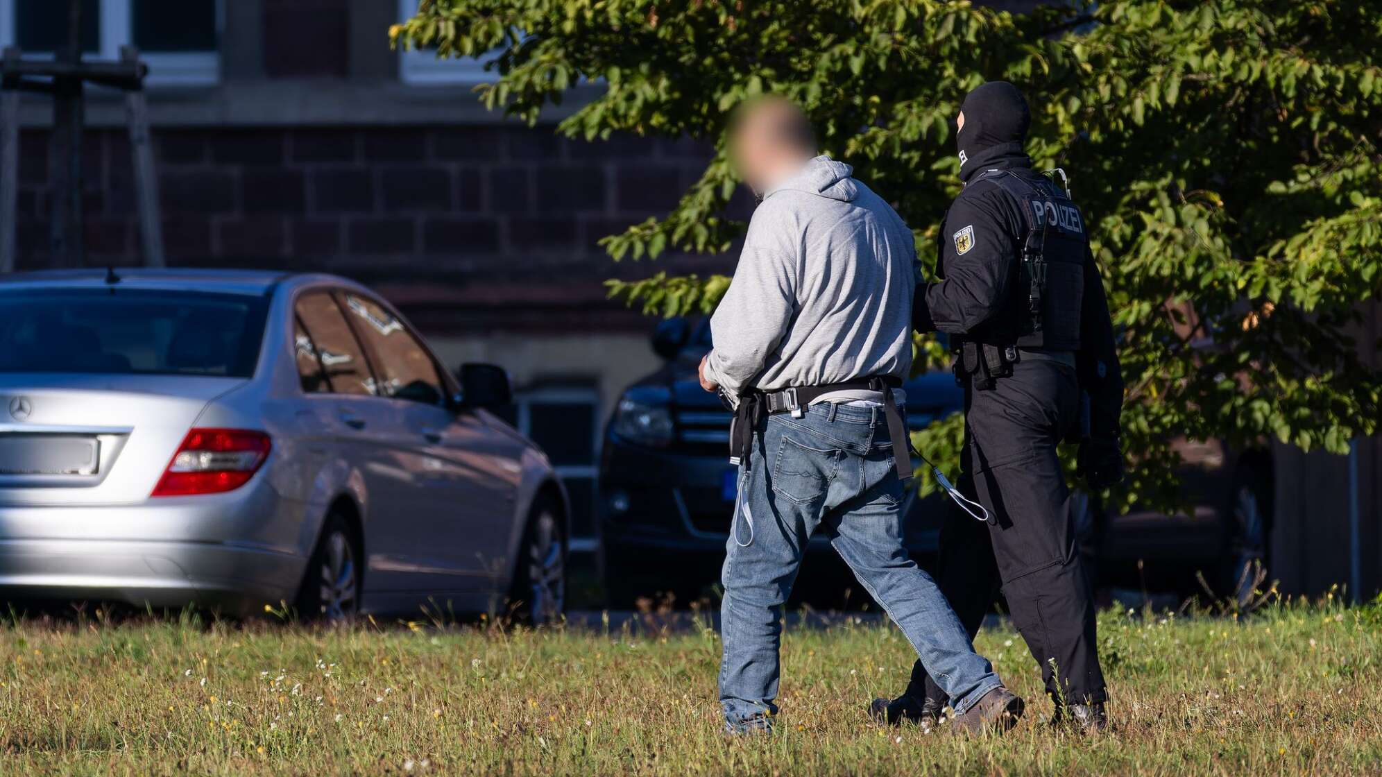 Waffenfund nach Festnahmen in Berlin