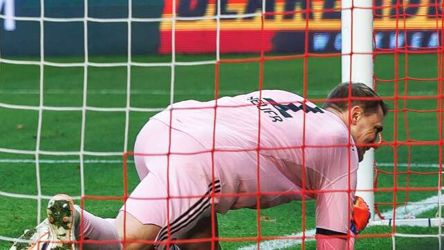 Bayerns Neuer über Patzer: «Treffe falsche Entscheidung»