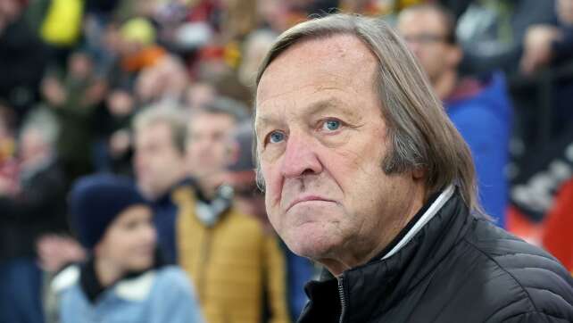 Söder überrascht Kühnhackl mit Bayerischem Verdienstorden