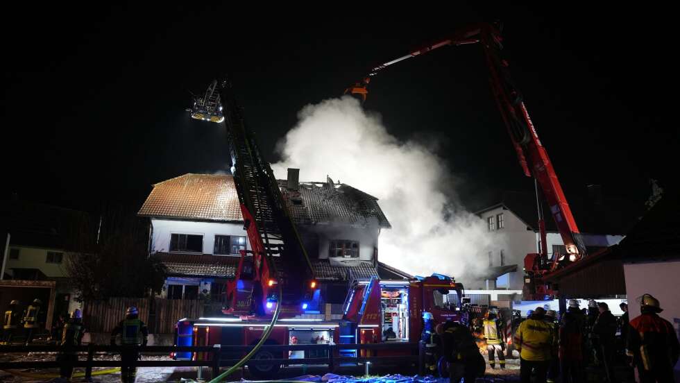 Explosionsgeräusch: Wohnhaus brennt - Bewohner vermisst