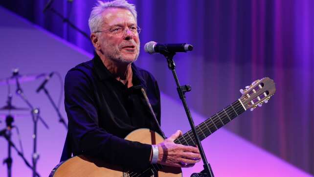 Reinhard Mey dankt Rapper Haftbefehl für Charterfolg