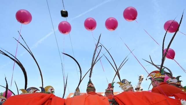 Launige Ansprachen, Süffiges zum Anstoßen - der Narr ist los