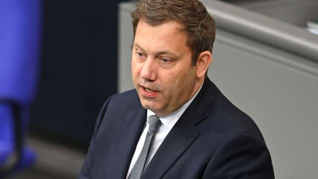 Klingbeil sieht Streit um Wehrdienst vor Einigung