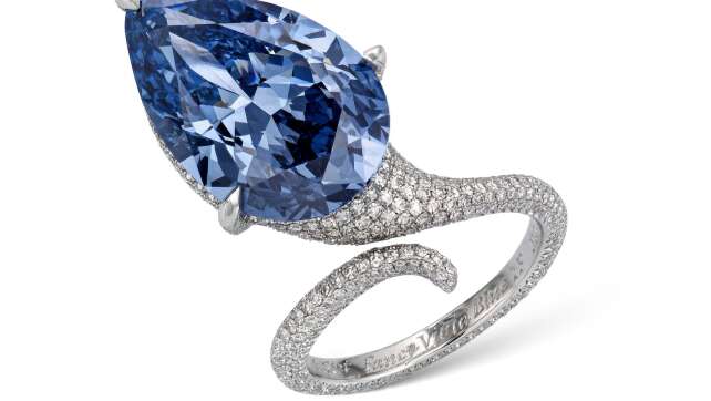 Blauer Diamant aus Promi-Besitz bringt bei Auktion Millionen