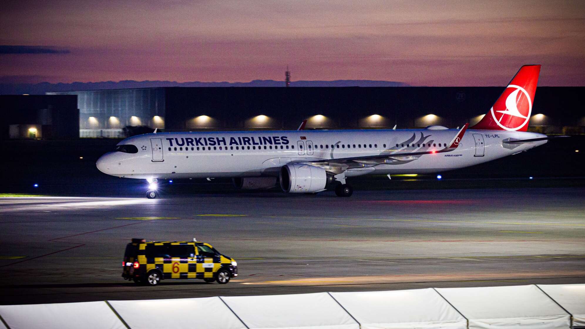 Flughafen Hannover - Ankunft Afghanen mit Aufnahmezusage