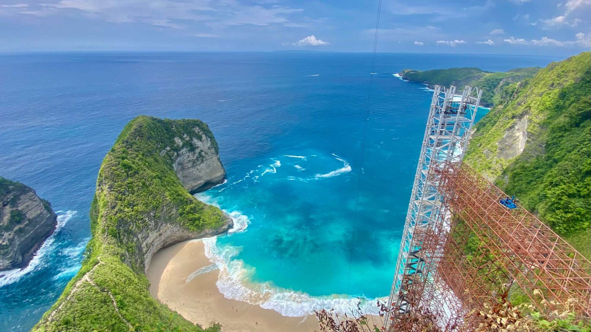 Bau von Aufzug an Traumstrand auf Bali gestoppt